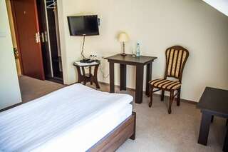 Отель Hotel Korona Рыбник Двухместный номер с 1 кроватью или 2 отдельными кроватями-2