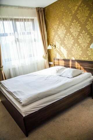 Отель Hotel Korona Рыбник Двухместный номер с 1 кроватью или 2 отдельными кроватями-3