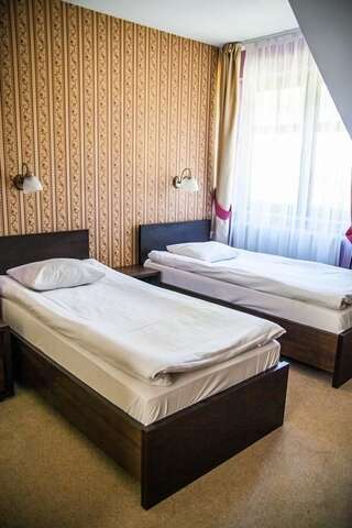 Отель Hotel Korona Рыбник Двухместный номер с 1 кроватью или 2 отдельными кроватями-4