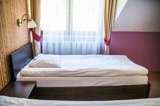 Отель Hotel Korona Рыбник Двухместный номер с 1 кроватью или 2 отдельными кроватями-5